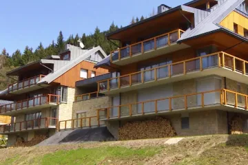 Kontroverzní stavby kritizuje. Sám ale projektoval nepovolené apartmány v Krkonoších 