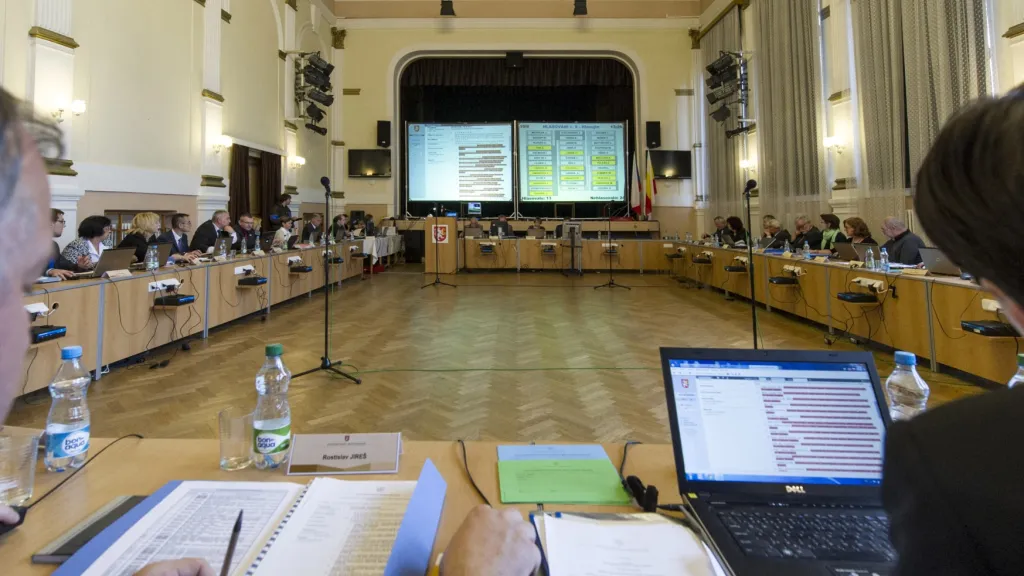 Schůze hradeckého zastupitelstva