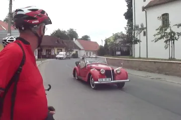 Jízda autoveteránů v Uníně