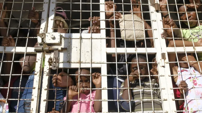 Deportace haitských nelegálních imigrantů z Dominikánské republiky