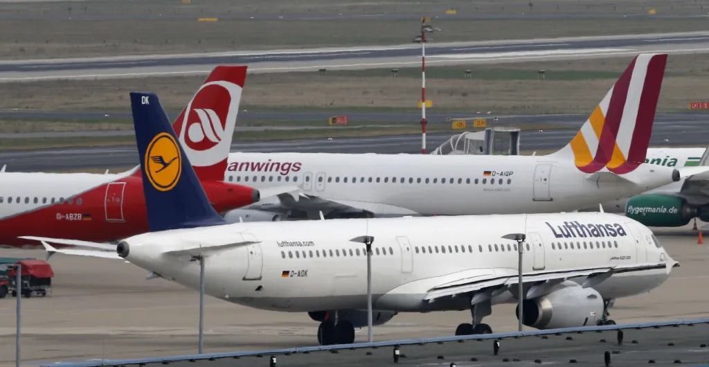 Letecká neštěstí se nevyhýbají ani Airbusu. Letadlo A318 společnosti Lufthansa odváží příbuzné lidí, kteří zemřeli při letecké havárii ve francouzských Alpách v březnu 2015, kdy letoun A320 narazil do skalního masivu