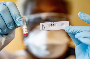 Pandemie ve světě: Slovensko hlásí druhý nejvyšší přírůstek nakažených od propuknutí covidu