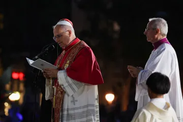 Papež požehnal věž baziliky Sagrada Família v Barceloně