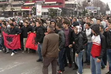 Nepokoje v Makedonii si vyžádaly nejméně dvě desítky zraněných