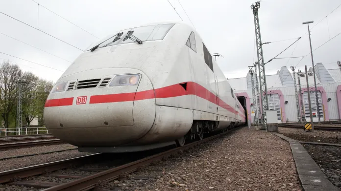 Rychlovlaky Intercity-Express jezdí v Německu od začátku devadesátých let
