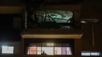 Poškozený byt po zásahu íránským projektilem, střední Izrael, 18. března 2026