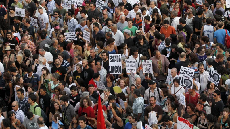 Demonstrace v Madridu proti využití veřejných peněz na návštěvu papeže Benedikta XVI. (17. srpna 2011)