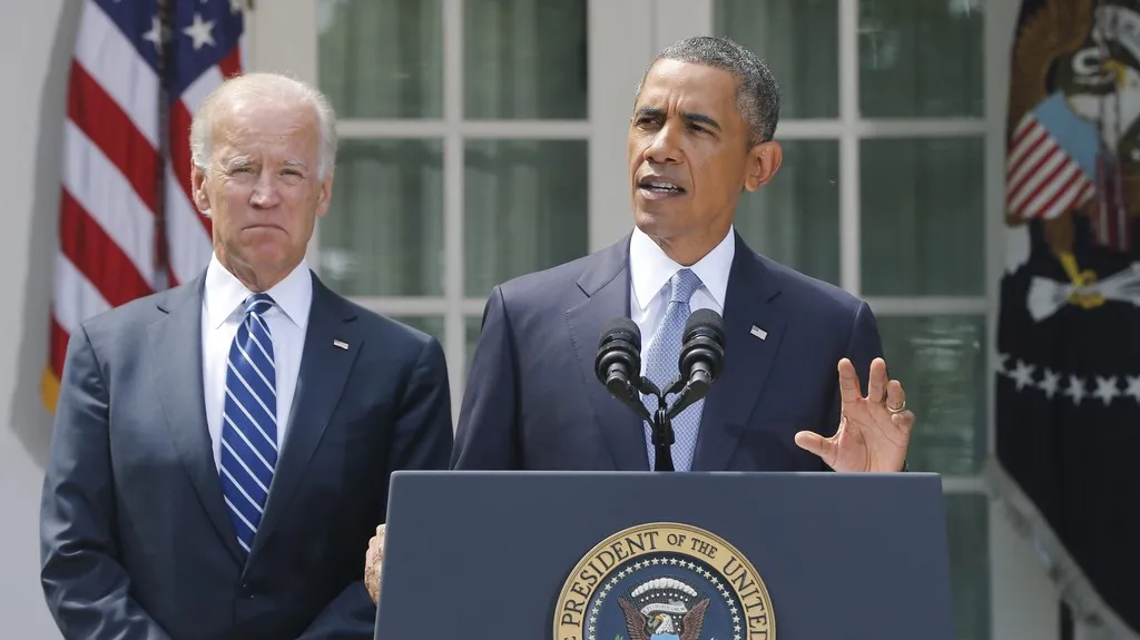 Prezident Barack Obama s viceprezidentem Joem Bidenem při prohlášení k syrské krizi