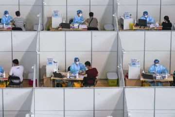 Covid se vrátil do Wu-chanu, Čína zpřísňuje opatření