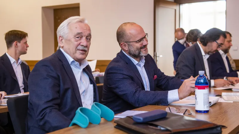 Podnikatel Zdeněk Rinth na schůzi věřitelů zkrachovalé Kary Trutnov