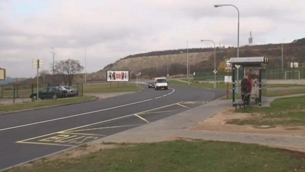 U zastávky ZŠ Horníkova chybí přechod