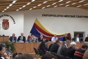 Neoprávněné náhrady na Praze 5: První obvinění již padla