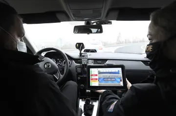Za týden si elektronickou dálniční známku koupilo přes 16 tisíc řidičů. Největší zájem byl o roční