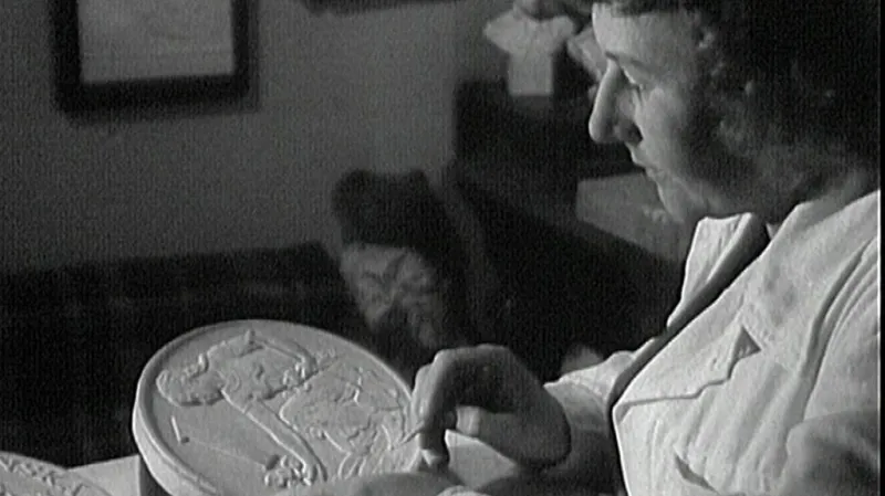 Sochařka Marie Uchytilová s návrhem mince