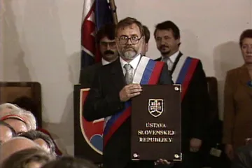 30 let zpět: Slovensko má vlastní ústavu