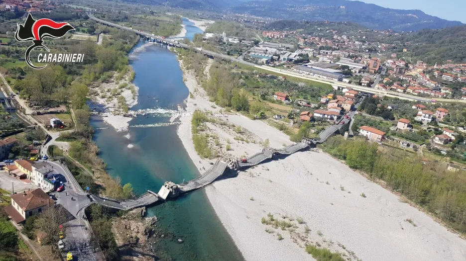 Zřícený most v Itálii