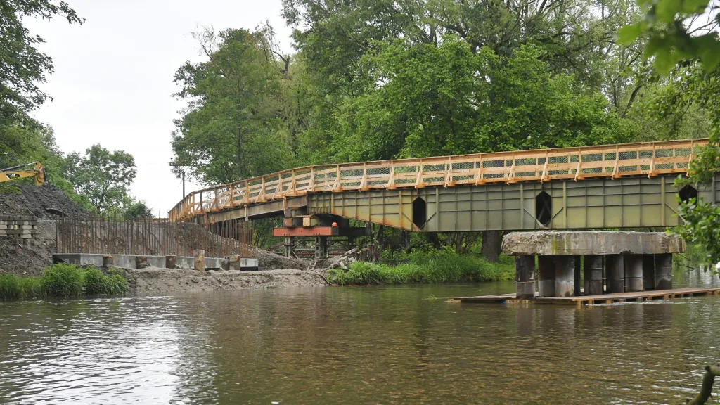 Stavba nového mostu v Borovech přes řeku Úhlavu