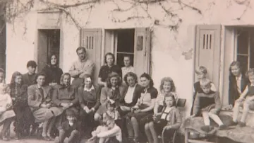 Archivní fotka školáků ze Žďárce
