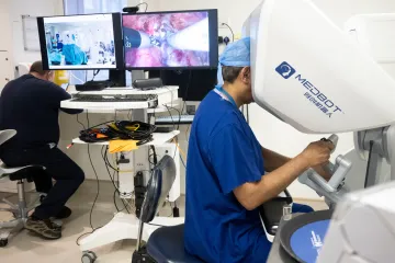 Chirurg v Londýně, pacient na Gibraltaru. První britská operace na dálku uspěla