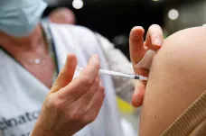 Prodělání covidu ani očkování proti němu nemůže za úmrtí mladých sportovců, ukázala analýza