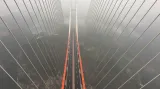 V Číně otevřeli nejvyšší dopravní most na světě