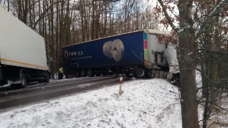 Nehoda kamionu na I/35 u Holic