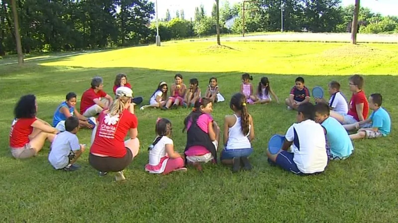 Děti z Českých Budějovic se účastní společných aktivit, mohou pomoci zmírnit napětí na Máji.