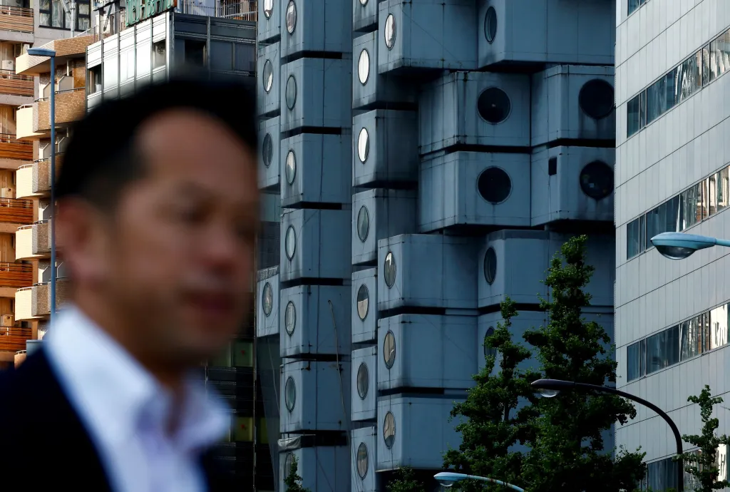 Teď se „ochránci“ zaměřili na záchranu aspoň určitého počtu jednotlivých kabin, zájem projevilo už 80 institucí, včetně pařížského Centre Pompidou