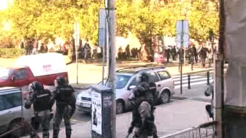 Střet policie s demonstranty v Bělehradě