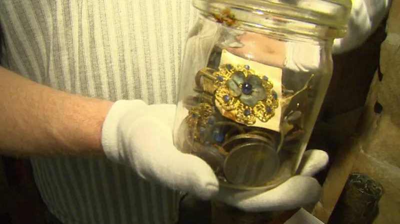 Rodinné šperky, které zakopala německá rodina v roce 1945