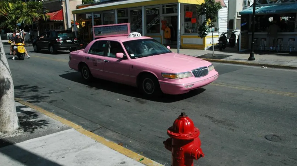 Růžové taxi pro ženy