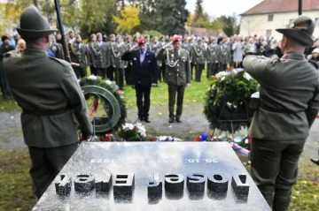 V Plzni odhalili památník generálu Eretovi. Účastnil se tří odbojů