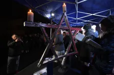Židé zahájili oslavy chanuky. V Praze se svíce rozsvítily v Bubnech i na Palackého náměstí