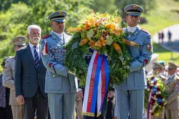 Prezident Petr Pavel v Ležákách varoval před podceňováním hrozeb