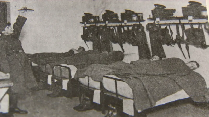 Dobová fotografie kasáren z roku 1920