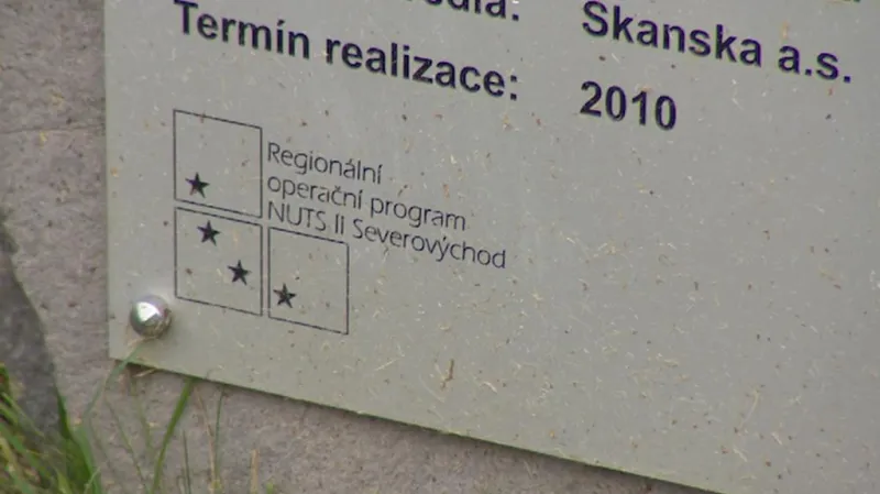 Deska upozorňující na příspěvek EU