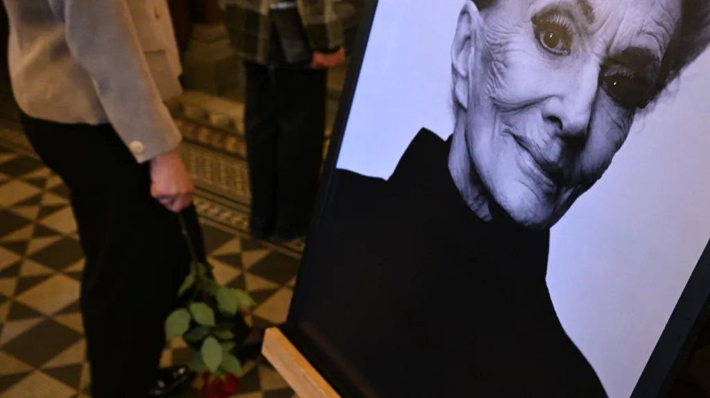 Poslední rozloučení s operní pěvkyní Soňou Červenou