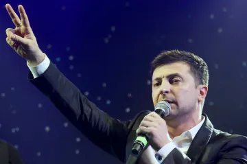 Komik Zelenskyj má velkou šanci vystřídat Porošenka. Před druhým kolem voleb si drží výrazný náskok