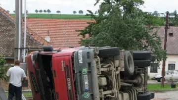 Havarovaný kamion v Kučerově