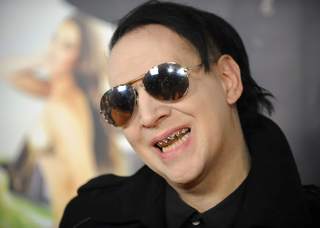 „Poprvé v historii dorazí bouřlivák a extravagantní umělec, multižánrový umělec, nejenom zpěvák, hudebník, ale i básník a malíř Marilyn Manson,“ oznámili pořadatelé festivalu Masters of Rock. Do Vizovic na Zlínsku se podívá mezi 16. a 19. červencem