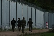 Polsko vybuduje opevnění na hranici s Běloruskem, aby čelilo migračnímu tlaku