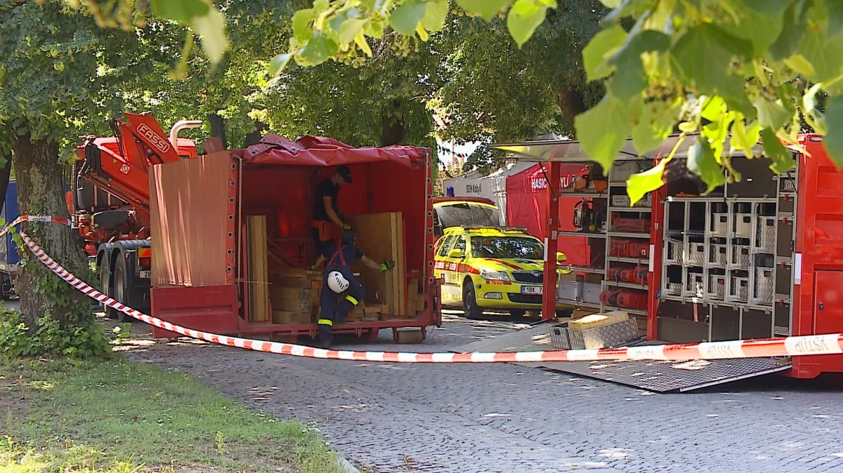 Hasiči našli po 55 hodinách muže zasypaného ve studni na Břeclavsku. Je mrtev