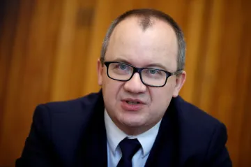 Polský ombudsman kritický k vládě skončí. Umožnil to ústavní soud