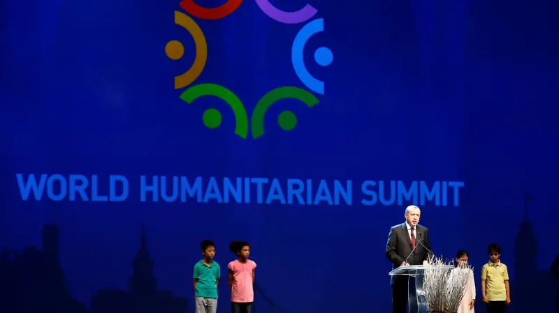 Turecký prezident Erdogan při projevu k delegátům summitu