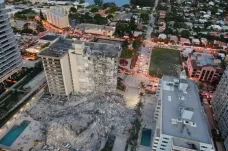 Zřícení domu nedaleko Miami má nejméně čtyři oběti, téměř 160 lidí se pohřešuje