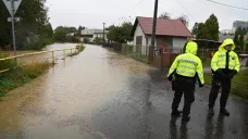 Ulice Splavní na říčce Porubka po evakuaci obyvatel