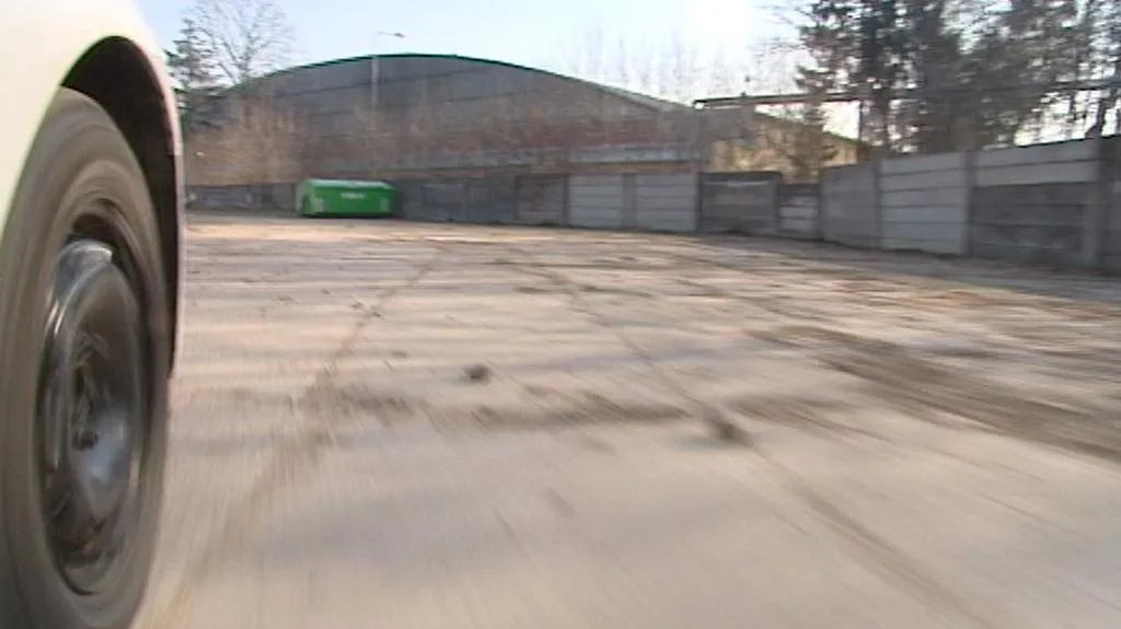 Parkoviště u dostihového závodiště