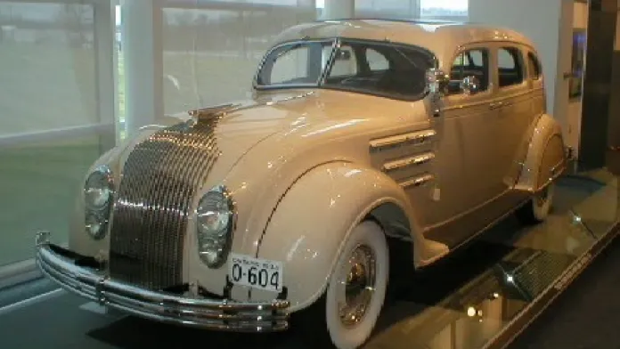 Historický automobil z dílny Chrysleru