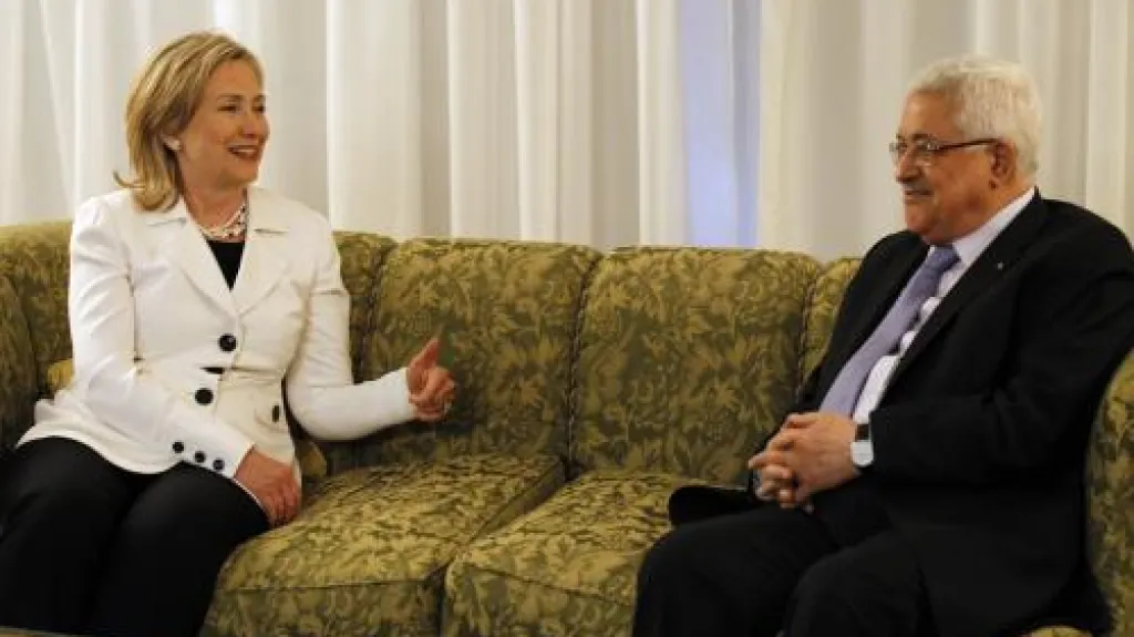 Hillary Clintonová a Mahmúd Abbás