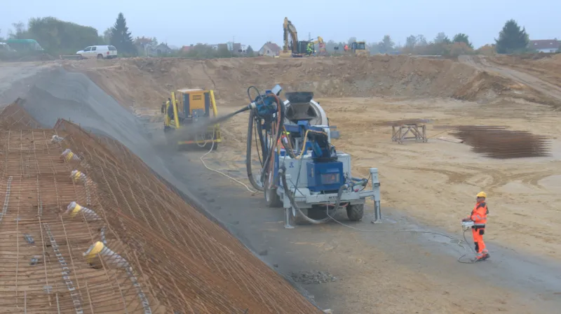 Tunel Pohůrka u Českých Budějovic bude hloubený, stavba tedy vzniká na povrchu